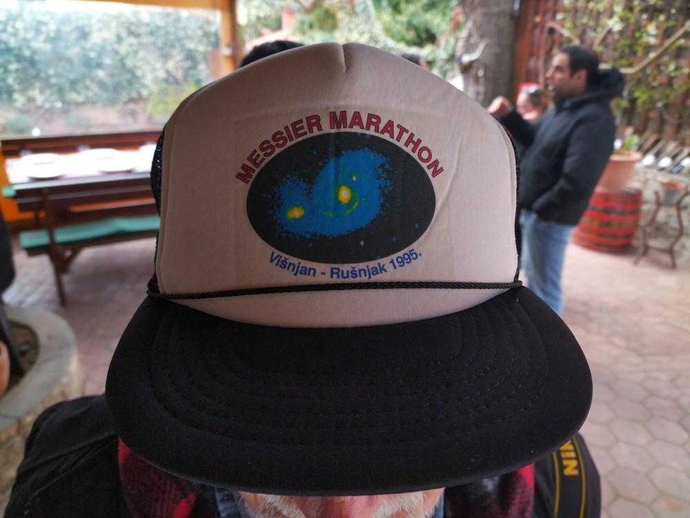Sudjelovao je i veteran Sanjin Kovačić, sudionik prvog Messier maratona koji je organiziran 1995. godine koji se na natjecanju pojavio u originalnoj šilterici prvog maratona  (Foto: Hrvatsko astronomsko društvo)